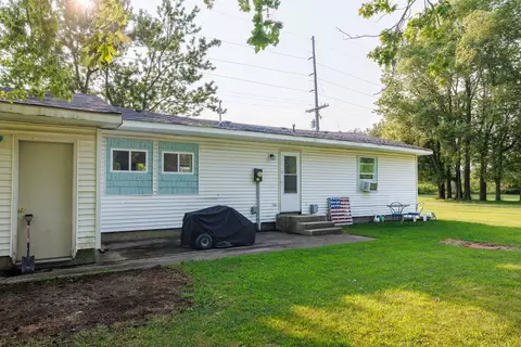 Exterior - 403 N 1st St, Sheldon, IL 60966 photo 7 of 8