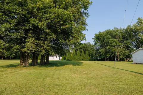 Exterior - 403 N 1st St, Sheldon, IL 60966 photo 3 of 8