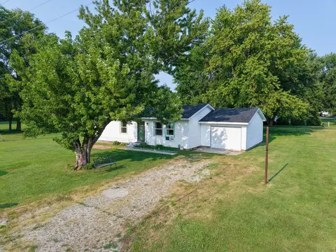 View/Area - 403 N 1st St, Sheldon, IL 60966 photo 1 of 3