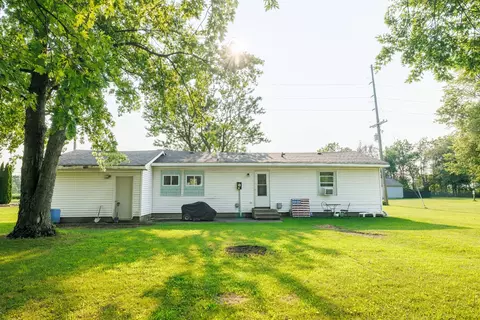 Exterior - 403 N 1st St, Sheldon, IL 60966 photo 5 of 8