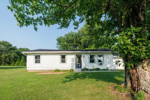 Exterior - 403 N 1st St, Sheldon, IL 60966 photo 2 of 8