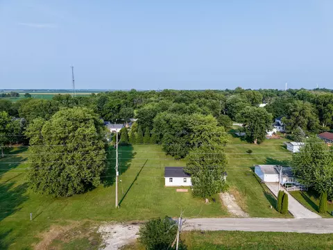 View/Area - 403 N 1st St, Sheldon, IL 60966 photo 2 of 3