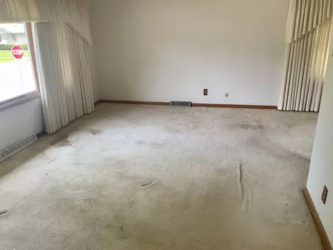 Living - 747 Palace St, Aurora, IL 60506 photo 1 of 4