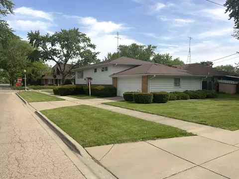 Exterior - 747 Palace St, Aurora, IL 60506 photo 2 of 5