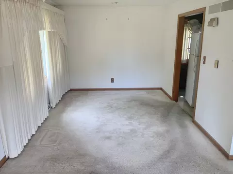 Living - 747 Palace St, Aurora, IL 60506 photo 2 of 4