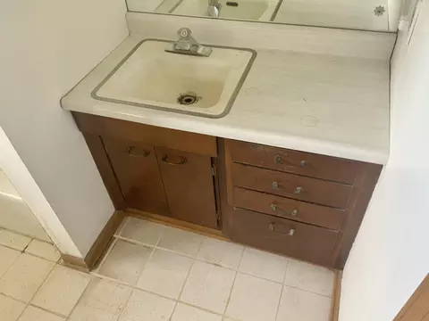 Bath - 747 Palace St, Aurora, IL 60506 photo 1 of 3