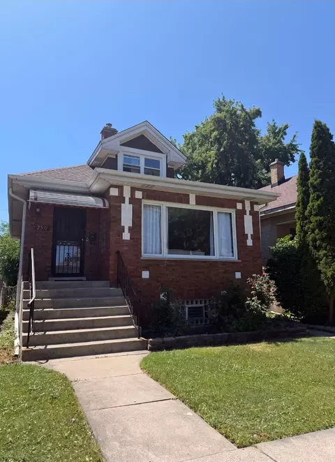 7911 W Oakleaf Ave, Elmwood Park, IL 60707