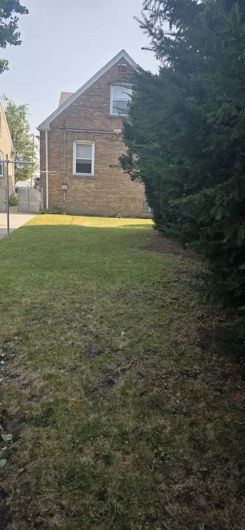 Exterior - 7224 W 39th St, Lyons, IL 60534 photo 5 of 7