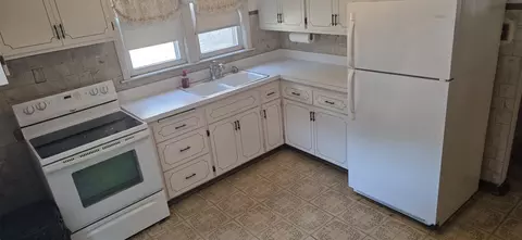 Kitchen - 7224 W 39th St, Lyons, IL 60534 photo 2 of 3