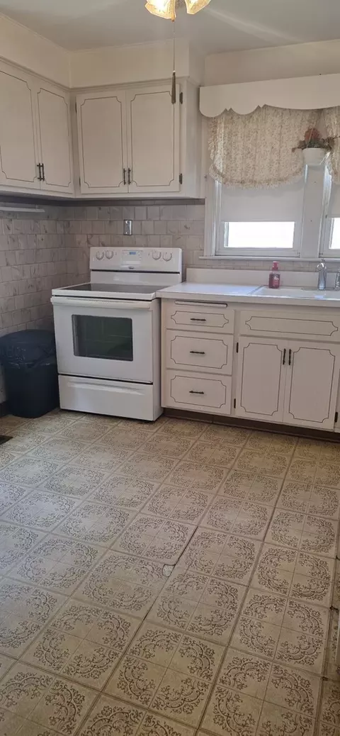 Kitchen - 7224 W 39th St, Lyons, IL 60534 photo 1 of 3