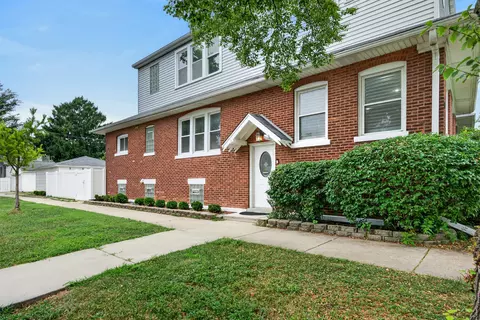 1147 Wesley Ave, Oak Park, IL 60304