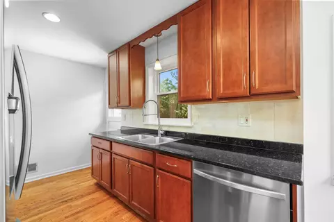 Kitchen - 119 Elm St, Glenview, IL 60025 photo 2 of 2