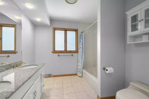 Bath - 119 Elm St, Glenview, IL 60025 photo 2 of 3