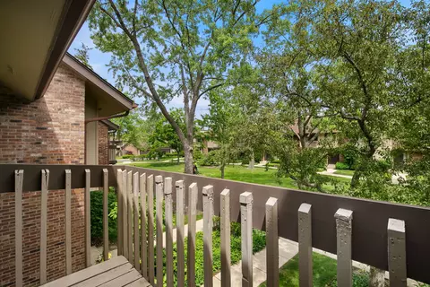 Exterior - 21 Kyle Ct, Willowbrook, IL 60527 photo 1 of 10