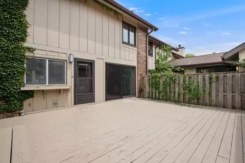 Exterior - 21 Kyle Ct, Willowbrook, IL 60527 photo 2 of 10