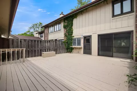 Exterior - 21 Kyle Ct, Willowbrook, IL 60527 photo 4 of 10