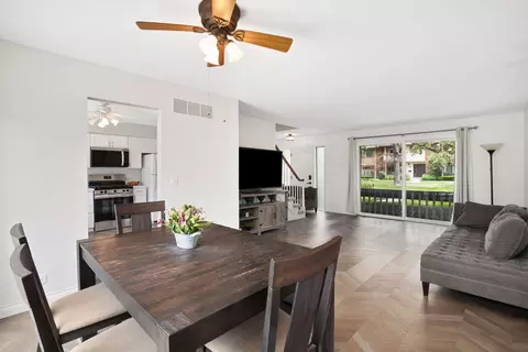 Dining - 21 Kyle Ct, Willowbrook, IL 60527 photo 3 of 3