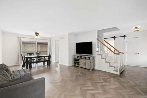 Living - 21 Kyle Ct, Willowbrook, IL 60527 photo 2 of 2