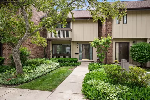 Exterior - 21 Kyle Ct, Willowbrook, IL 60527 photo 9 of 10