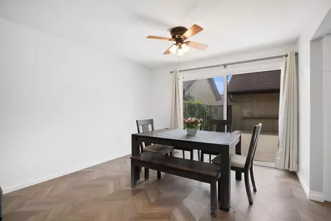 Dining - 21 Kyle Ct, Willowbrook, IL 60527 photo 2 of 3