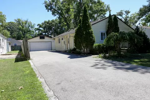 727 Longfellow Ln, Mundelein, IL 60060