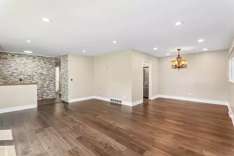 Living - 807 E Golfview Dr, Mount Prospect, IL 60056 photo 4 of 5