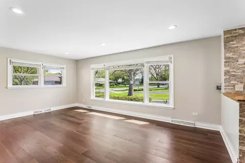 Living - 807 E Golfview Dr, Mount Prospect, IL 60056 photo 2 of 5