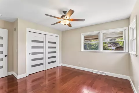 Bedroom - 807 E Golfview Dr, Mount Prospect, IL 60056 photo 1 of 7