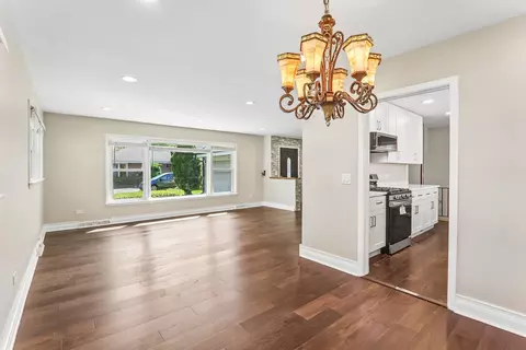 Living - 807 E Golfview Dr, Mount Prospect, IL 60056 photo 5 of 5