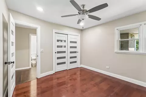 Bedroom - 807 E Golfview Dr, Mount Prospect, IL 60056 photo 6 of 7