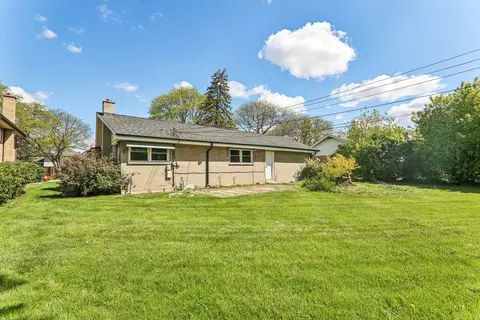 Exterior - 807 E Golfview Dr, Mount Prospect, IL 60056 photo 3 of 3