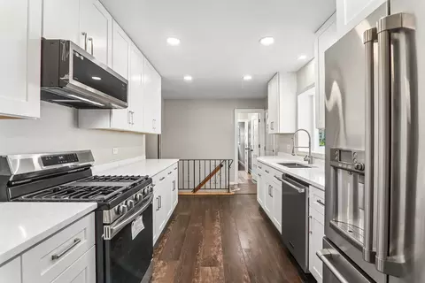 Kitchen - 807 E Golfview Dr, Mount Prospect, IL 60056 photo 1 of 3