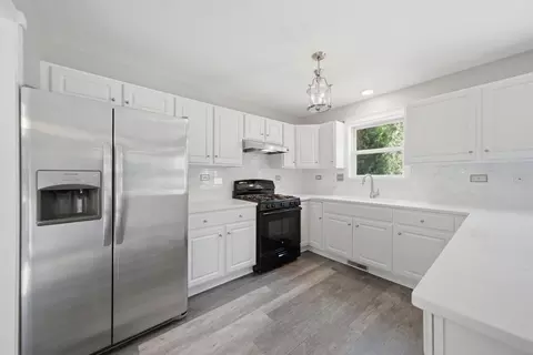 Kitchen - 2075 Corinne Rd, Aurora, IL 60506 photo 2 of 4