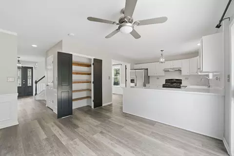 Entry Way - 2075 Corinne Rd, Aurora, IL 60506 photo 1 of 1