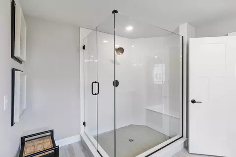 Bath - 23301 W Tenny St, Plainfield, IL 60585 photo 4 of 5