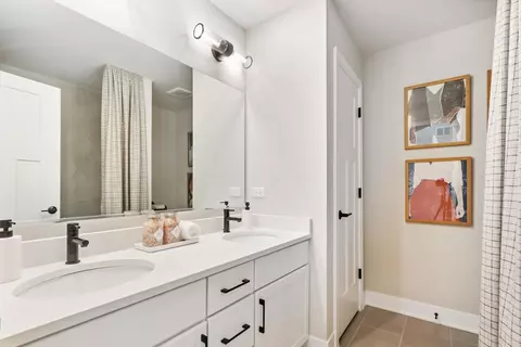 Bath - 23301 W Tenny St, Plainfield, IL 60585 photo 5 of 5