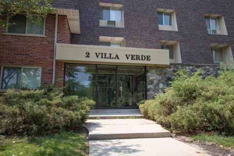 2 Villa Verde Dr #113, Buffalo Grove, IL 60089