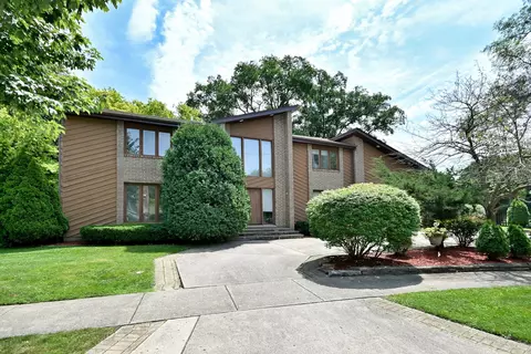 2005 Mallard Dr, Northbrook, IL 60062
