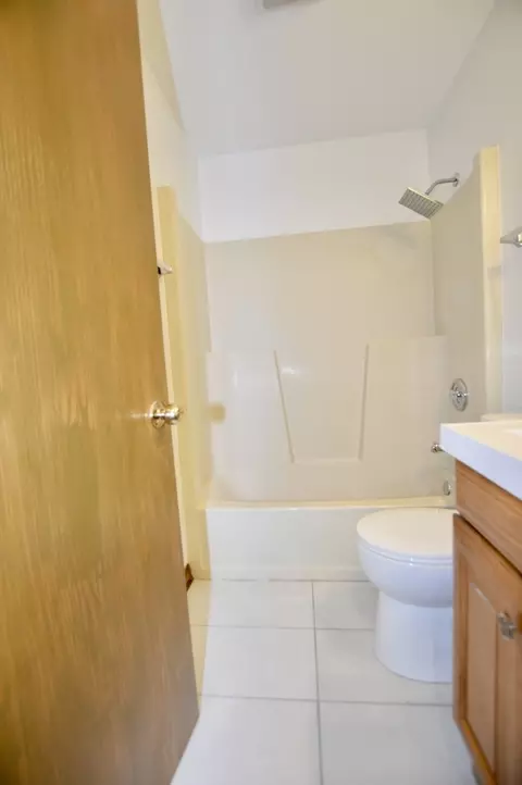 Bath - 1509 Hickory St, Mchenry, IL 60051 photo 2 of 2