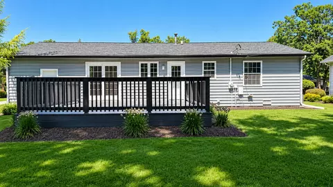 Exterior - 1509 Hickory St, Mchenry, IL 60051 photo 2 of 4