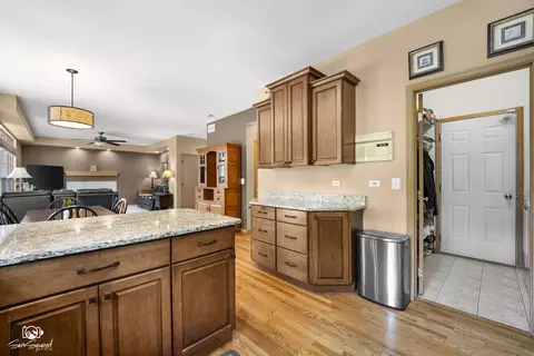 Kitchen - 16511 W Springview Dr, Lockport, IL 60441 photo 3 of 3