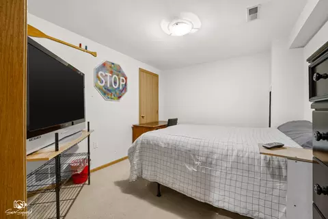 Bedroom - 16511 W Springview Dr, Lockport, IL 60441 photo 3 of 3