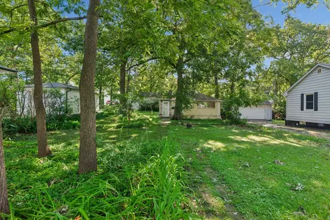 825 Kirkwood Ave, Winthrop Harbor, IL 60096