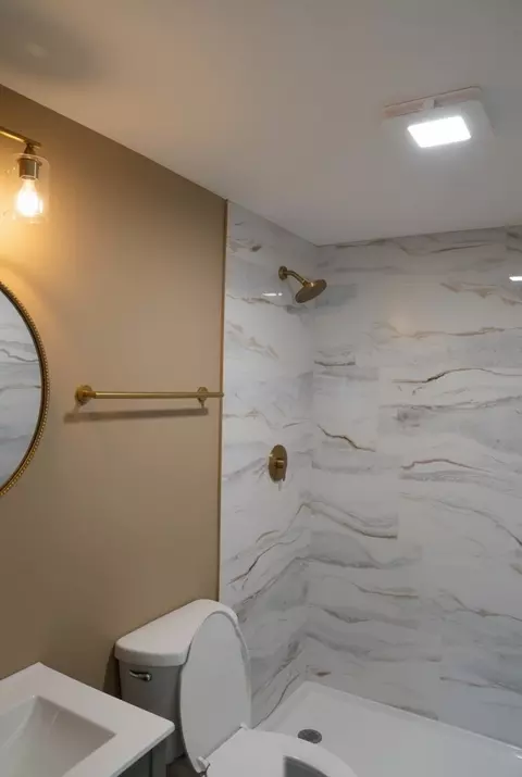 Bath - 3236 Roesner Dr, Markham, IL 60428 photo 2 of 2