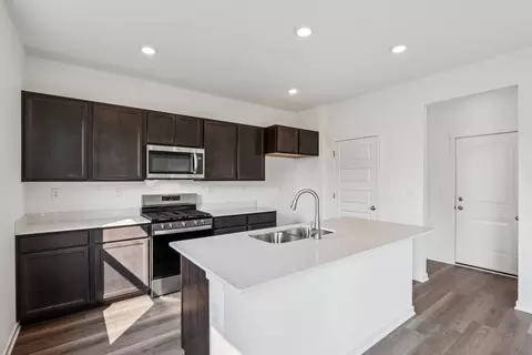 Kitchen - 6715 Applegate Dr, Plainfield, IL 60586 photo 6 of 7