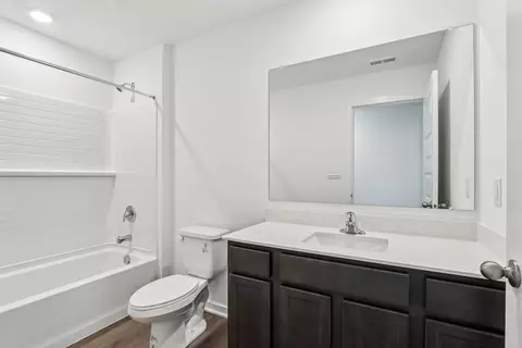 Bath - 6715 Applegate Dr, Plainfield, IL 60586 photo 4 of 6