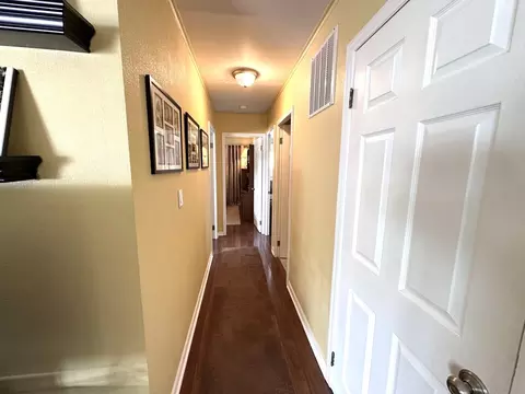 Entry Way - 1815 13th St, Peru, IL 61354 photo 1 of 1