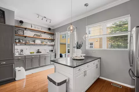 Kitchen - 7521 Brown Ave #E, Forest Park, IL 60130 photo 4 of 6