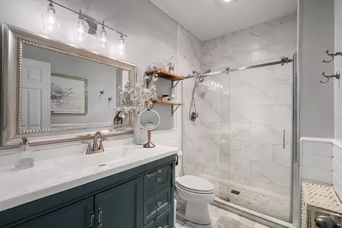 Bath - 7521 Brown Ave #E, Forest Park, IL 60130 photo 2 of 3