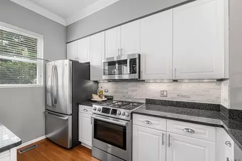 Kitchen - 7521 Brown Ave #E, Forest Park, IL 60130 photo 5 of 6